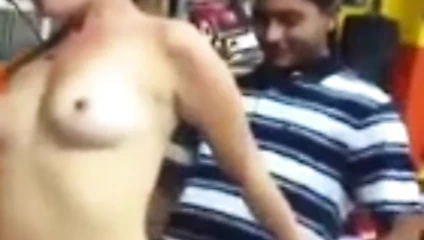 dukan me saman lene aai madam ki chudai