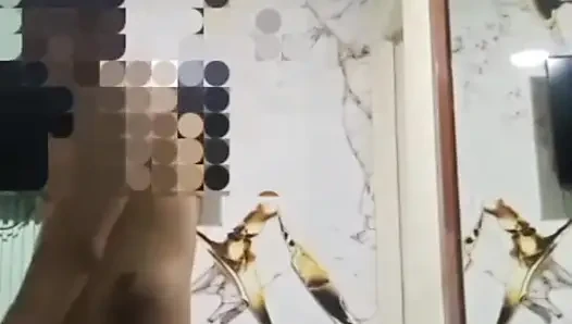 Eski sevgilimin en iyi arkadaşı beni ziyarete geldi ve ikinci bölümü çekiyoruz