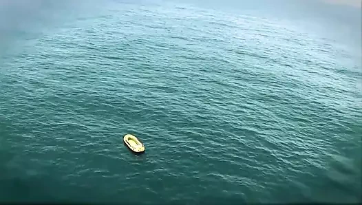 Sıcak seksi sarışın denizde becerdin!