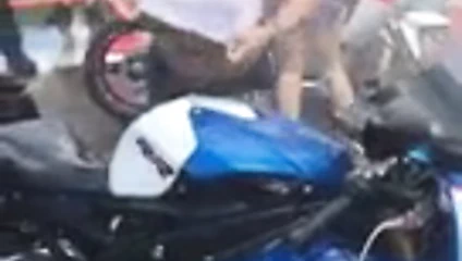 lavando la moto