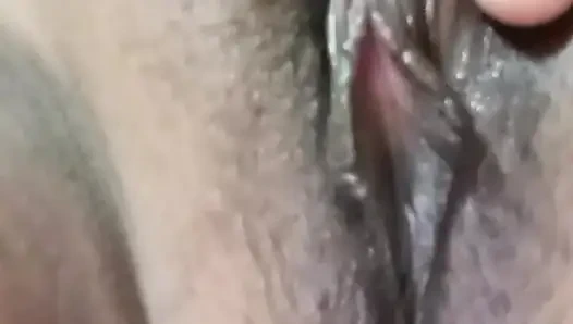 Bekar kız amını ve zevkini parmaklıyor