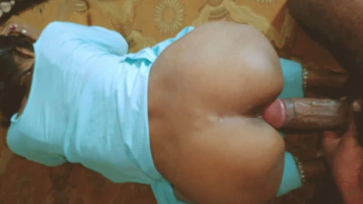 Trorose desi Hintli güzel kız üvey oğlu tarafından büyük siyah yarağıyla sikiliyor