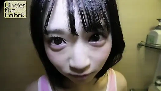 Sansürsüz şıklık, saf tip güzellik her arzusunu kabul ediyor, kıyafet oyununda bakış açısı sakso, yakın temas yüz çekimiyle bitiyor