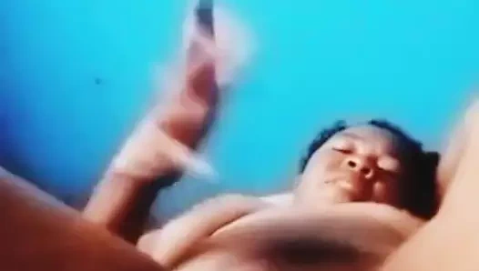 Yaşlı azgın büyük zenci yarağı sevgilisiyle mastürbasyon yapıyor