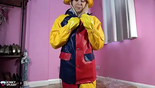 Farmerrain pvc yağmur giyim ceketi kutu açıyor ve tam fetiş elbisesi