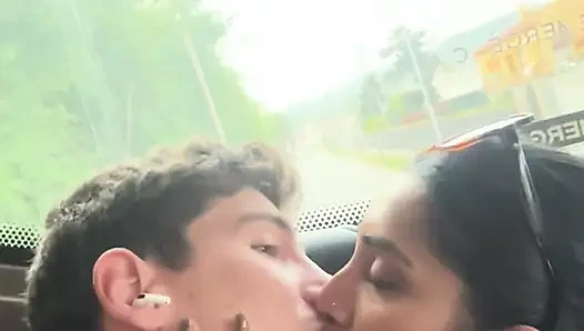 Eşim Otobüste Bana Harika Bir Oral Seks Yaptı - Yasmina Khan