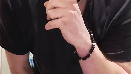 Kocası sıkı bakire delikleriyle anal ve oyuncaklarla oynuyor