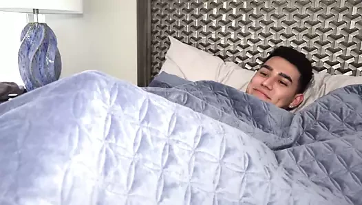 Erkek striptizci küçücük genç sikikleri çok zor! en yoğun orgazm