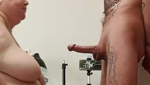 Üvey annem ateşli dölümün ağzına dolmasını hissetmeyi seviyor