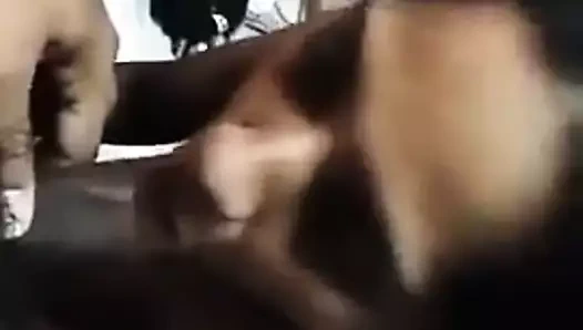 Hintli kadınlar koca arkadaşı üfleme