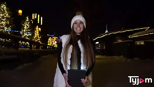 Fin güzellik kinuski kakku assfucking için sert bir horoz alır