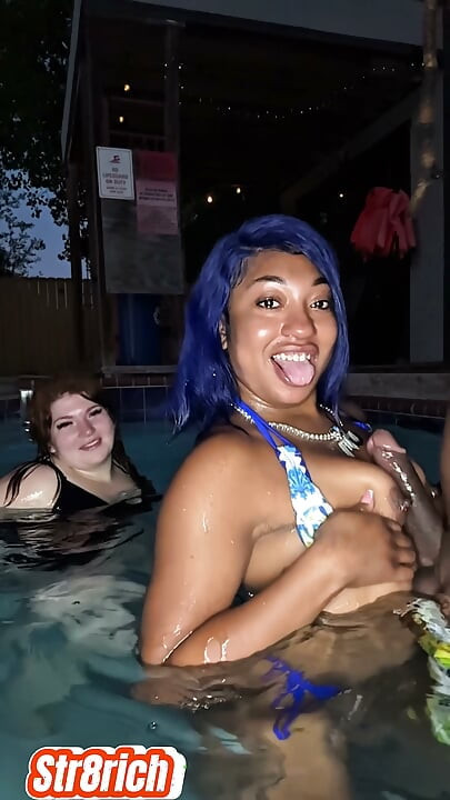 Anal kraliçesi Wow fijii pornbox ve Pawg nova, Str8rich tarafından götlerinden sikiliyor