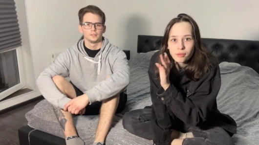 Striptiz maçını kazandıktan sonra ateşli arkadaşından ıslak sakso çekiyor