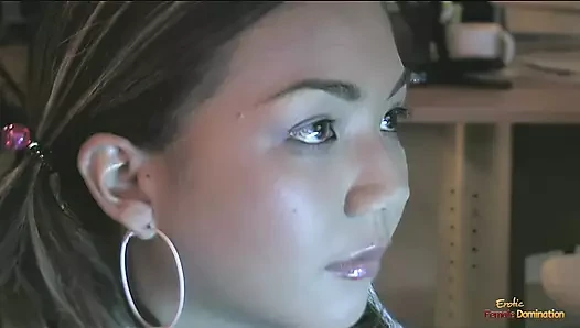 Sıkı Asyalı delikleri ırklararası çifte penetrasyon eylemi sırasında sınıra kadar genişletiliyor