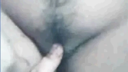 Professora Daniela gozando com 3 dedos na buceta