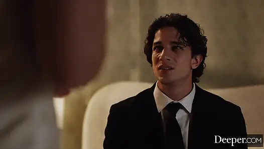 Derin. Seksi sarışın fenomen Britt Blair bir hayranıyla tek gecelik anal seks yapıyor