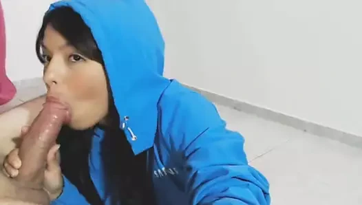 Latina civciv veren sıcak oral seks üzerinde bir büyük horoz