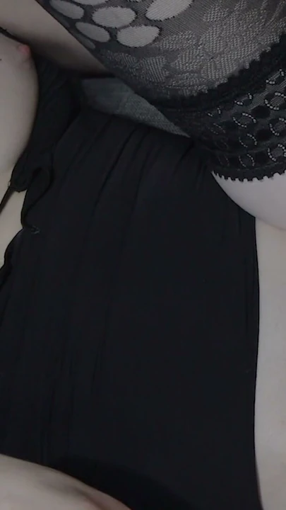 Mükemmel göğüsler ile seksi bir seksi milf becerdin alır ve onu sever, o etli kedi üzerinde boşalır | Klip 2