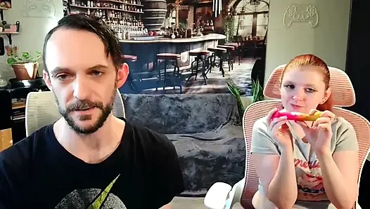 Jahuno g-spot vibratör asa kutularını açıp mastürbasyon yapıyor