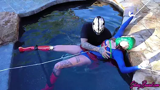 Süper kız cosplay su esareti çıkmazı