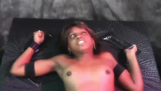 Tashas vibratör ecstasy - 1080p harika Tasha'nın gözleri Agai'nin üzerine ve üstüne boşalmaya hazırken kafasının arkasında roll yapıyor
