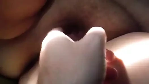 Amcığını parmaklıyor