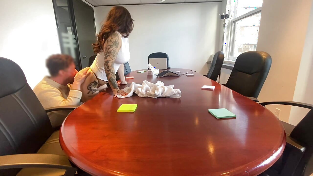 Ofis sürtüğüyle sikişirken yakalanıyorum ve kovulıyorum