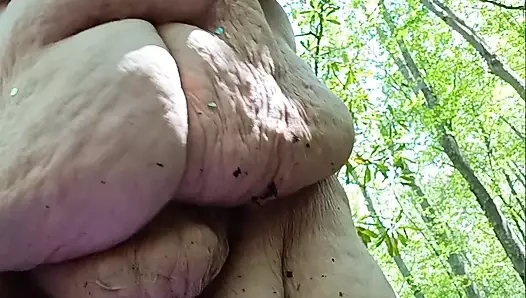 Sürtük çok ateşli ve o amcığı yıkıyor