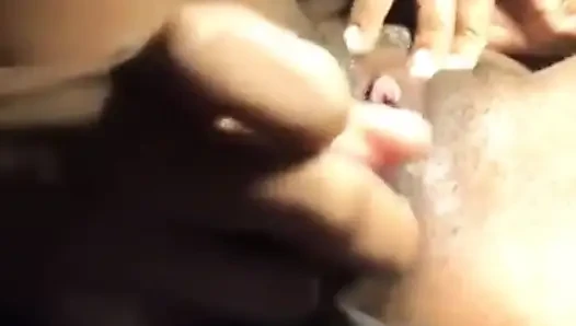 Olgun çift seksi üvey kızlarını yatak odasına götürüyor