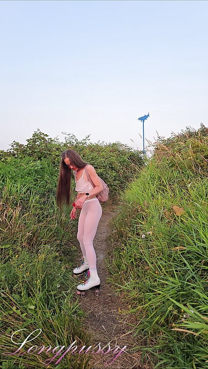 Longpussy. Patenler ve göt tıkaçları. Bir fotoğraf makarası.
