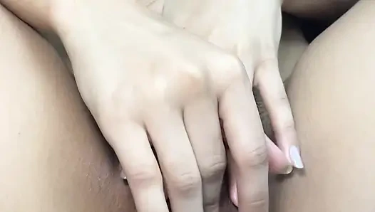 Azgın Riya üvey erkek kardeşi tarafından günlük yarak dozunu alıyor - sert desi büyük boşalma ile sikişiyor