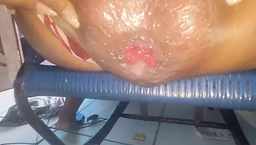 Geniş götlü orta yaşlı seksi kadın yarağın götüne girdiğini hissetmek istiyor