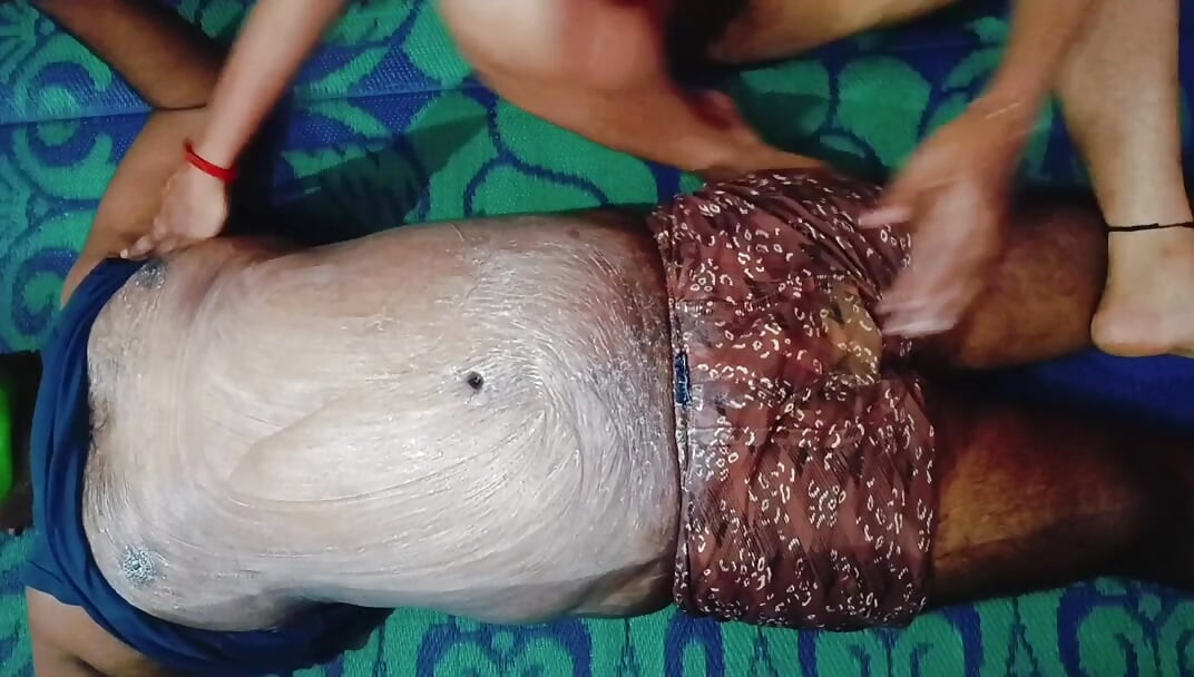 Ateşli kız tarafından masaj salonunda gerçek mutlu son