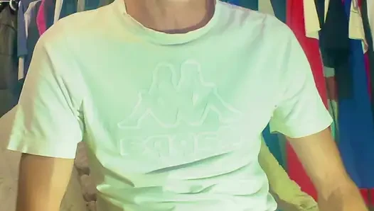 Mike okşuyor