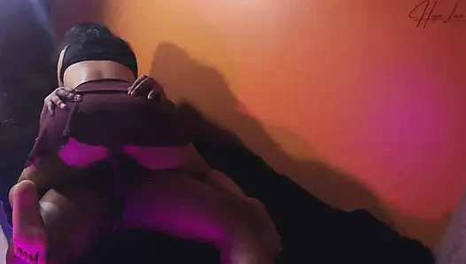 Partiden sonra büyük bir yarağa binmek istedi