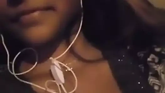 Seksi kız sefies yapıyor 4.mp4