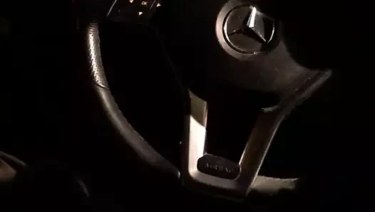 Cougars veren oral seks içinde mercedes benz