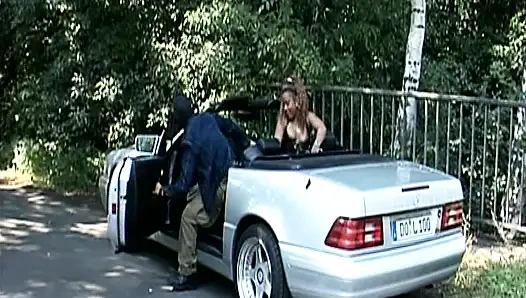 Büyük götlü esmer Brezilyalı orta yaşlı seksi kadın amatörde sikiliyor