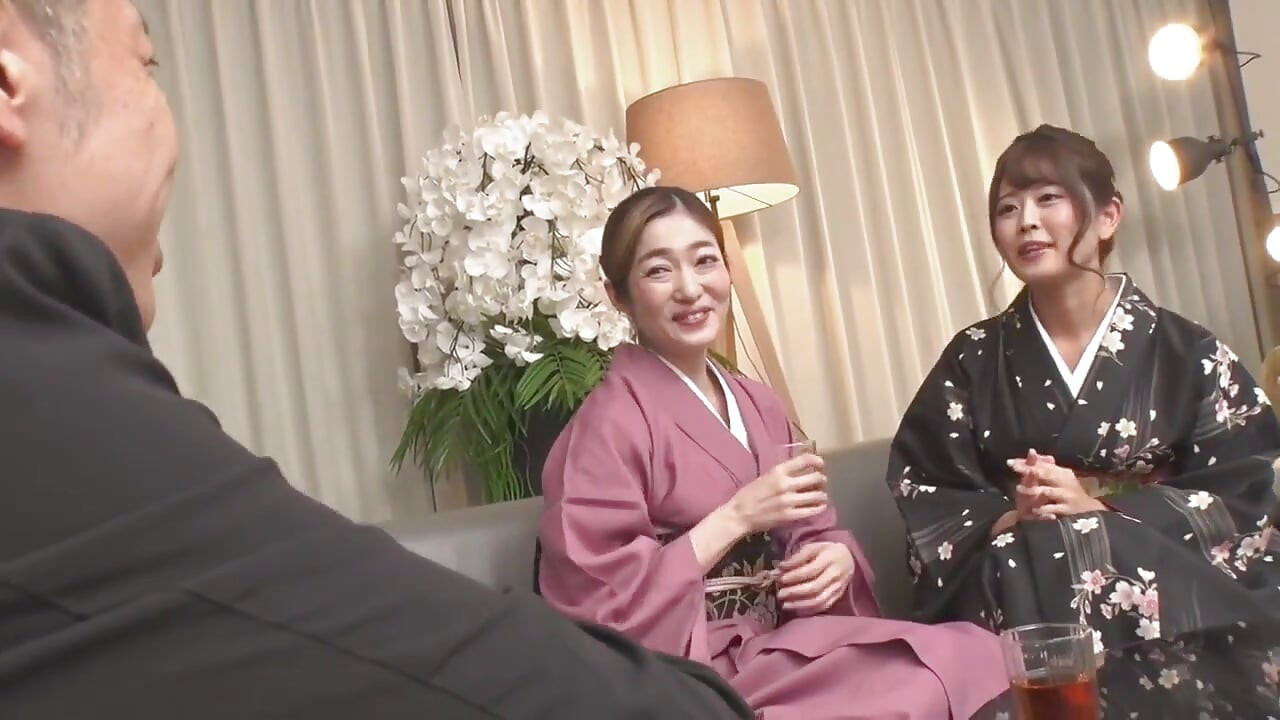 Kimono Rion Ve Ryu Enami'de Büyüleyen Sınıf Arkadaşlarıyla Ters 3p Harem Buluşması