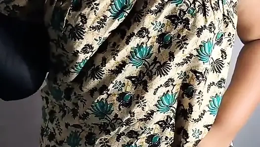 Amma üvey oğluna katılmak istemiyor