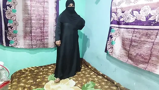 Müslüman kız tesettürlü bebek ilk kez seks hakkında konuşuyor