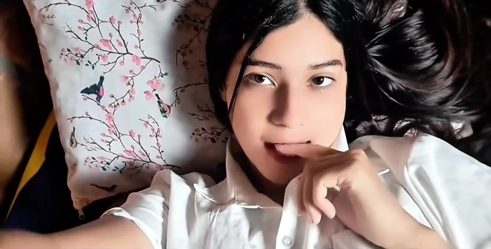 Öğretmen okula gitmeden önce yüze boşalma tedavisi alıyor.