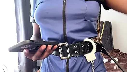 Polis memuru kelepçeli hazır