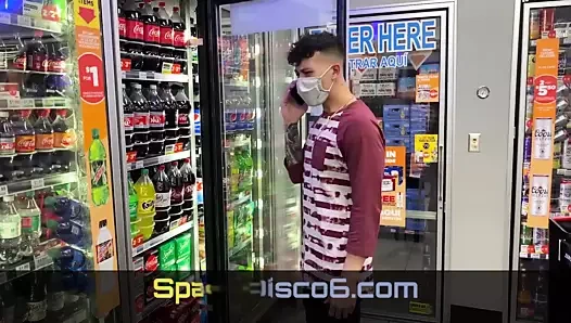 Suave latino gabriel pound dışarı küçücük Asya kim