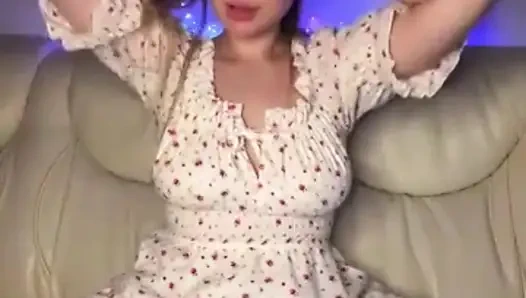 Seksi çoraplı Jucielussie twerk yapıyor