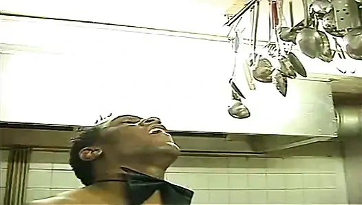 Büyük Omar'ın İngiliz maceraları: sert yaraklı kafe (2003)