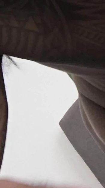 Эпический момент из "Женатый адвокат из Рио-Гранде-ду-Сул быть шлюшкой любовника Черного одаренного с большим черным членом, пока куколд ждет дома"