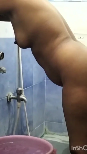 Незабываемый момент из "Тамильская пара купается раком с трахом"