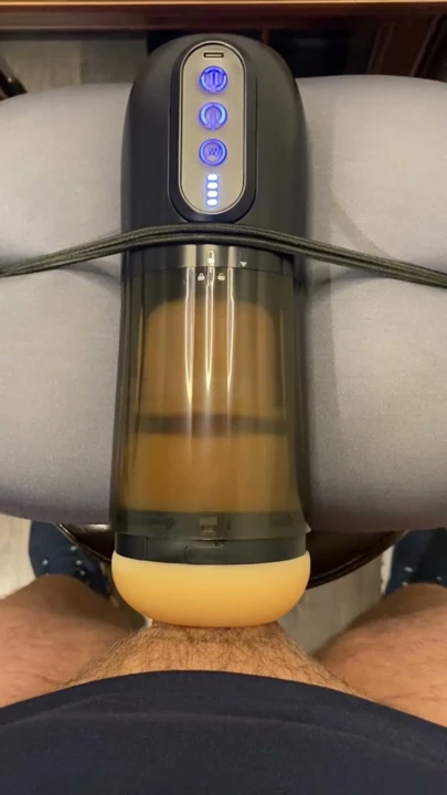 Dönen Seks Oyuncağı Cumshot ile Sonlanıyor!