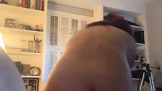 Yapay penise ters biniyor kovboy kız